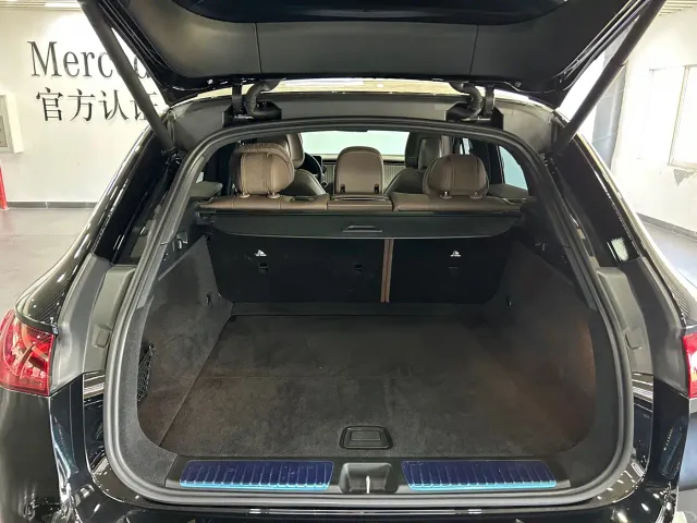 Mercedes-Benz EQE SUV — Фото автомобиля 11