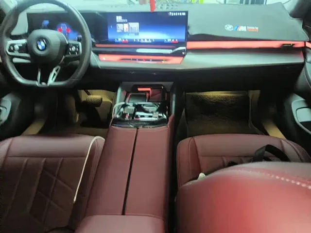 BMW 5 Series — Фото автомобиля 11