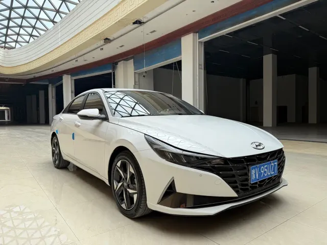Hyundai Elantra — Фото автомобиля 3