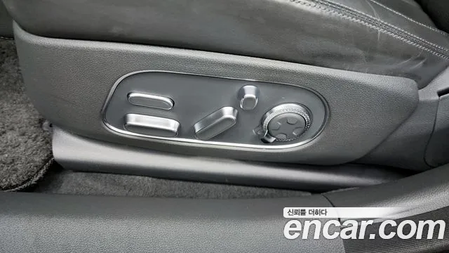 Genesis G90 Бензин 3.5 турбо AWD — Фото автомобиля 28