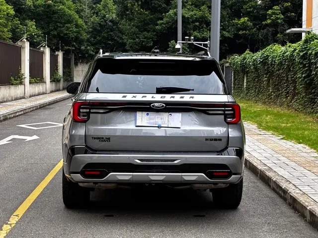 Ford Explorer — Фото автомобиля 9