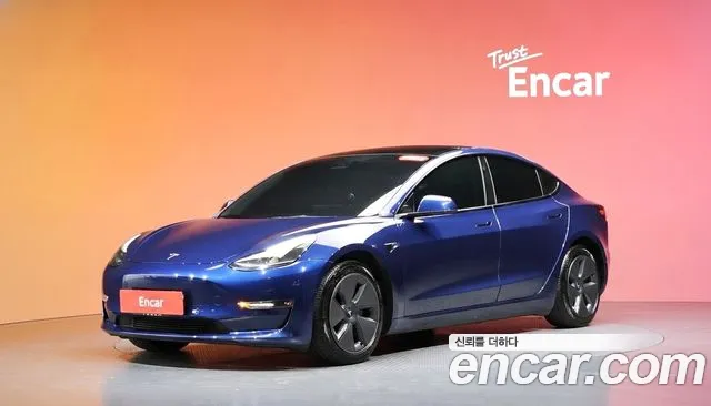 Фотография автомобиля — Tesla Model 3