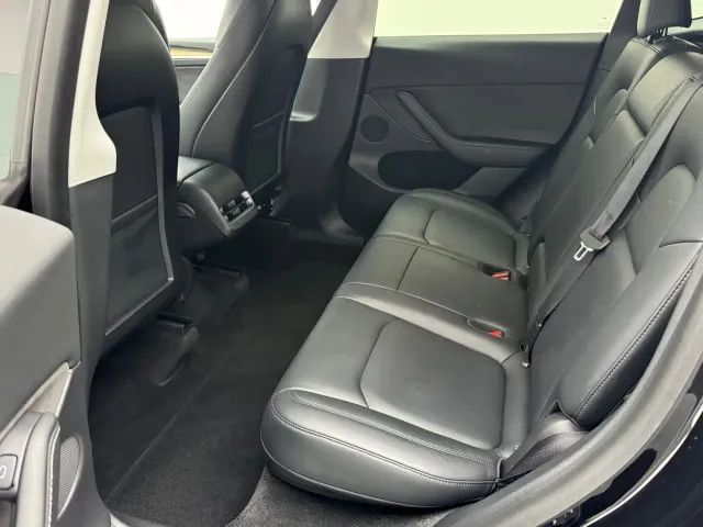 Tesla Model Y — Фото автомобиля 13