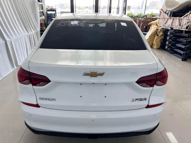 Chevrolet Monza — Фото автомобиля 6
