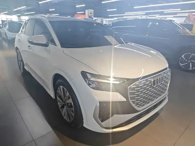 Audi Q4 e-tron — Фото автомобиля 3