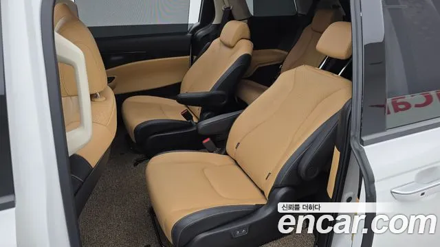 Kia Carnival Generation 4 — Фото автомобиля 12