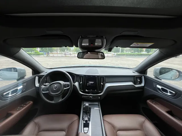 Volvo XC60 — Фото автомобиля 8