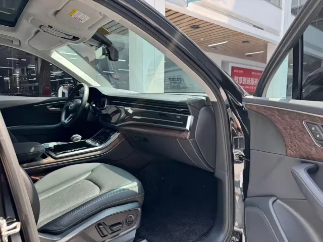 Audi Q7 — Фото автомобиля 16
