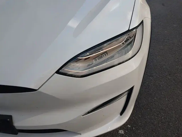 Tesla Model X — Фото автомобиля 23