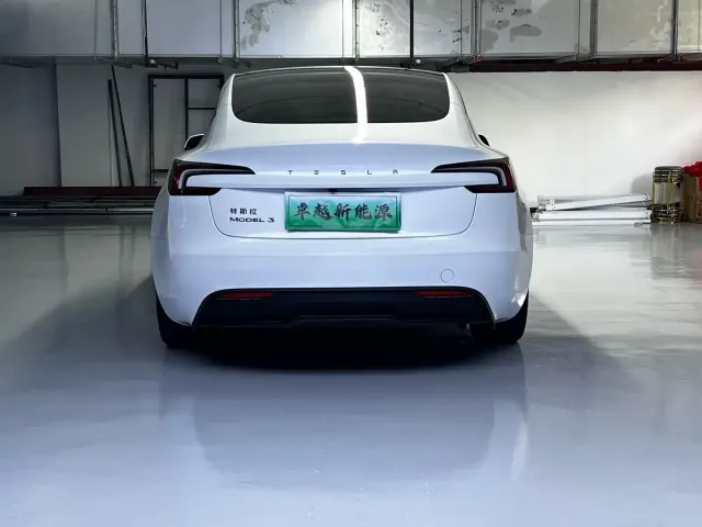 Tesla Model 3 — Фото автомобиля 11