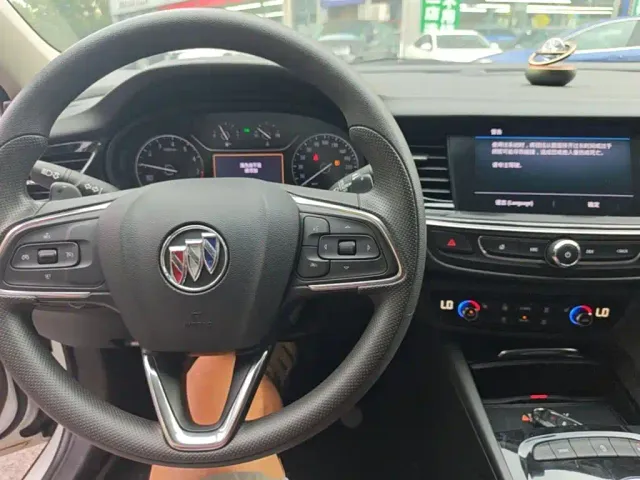 Buick Regal — Фото автомобиля 9