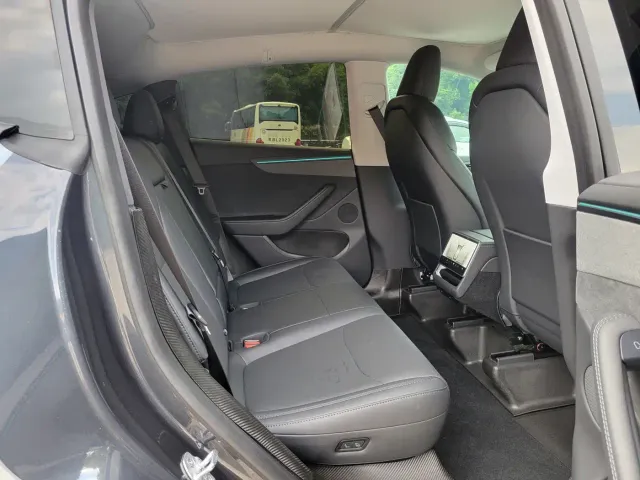 Tesla Model Y — Фото автомобиля 11