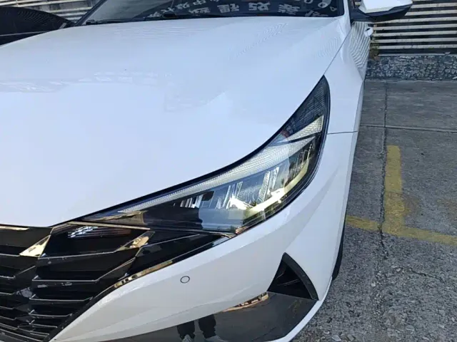 Hyundai Elantra — Фото автомобиля 23