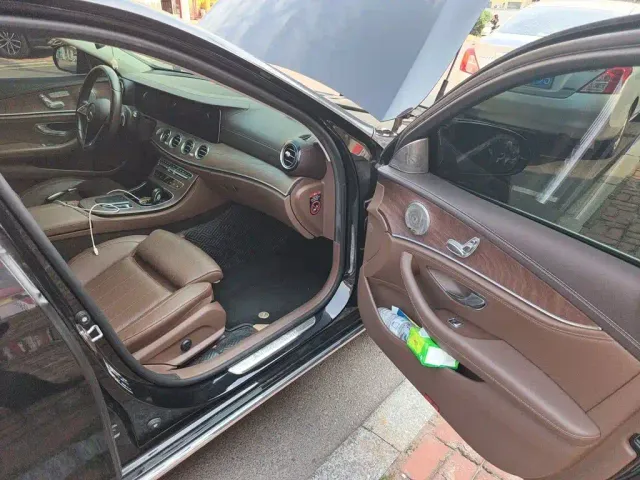 Mercedes-Benz E-Class — Фото автомобиля 19