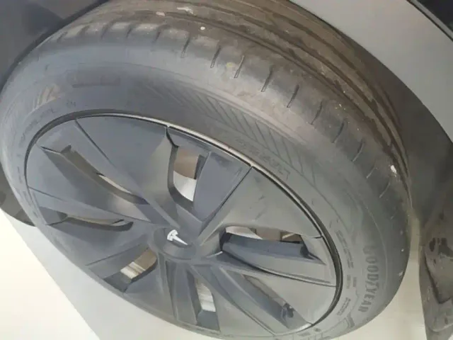 Tesla Model Y — Фото автомобиля 22
