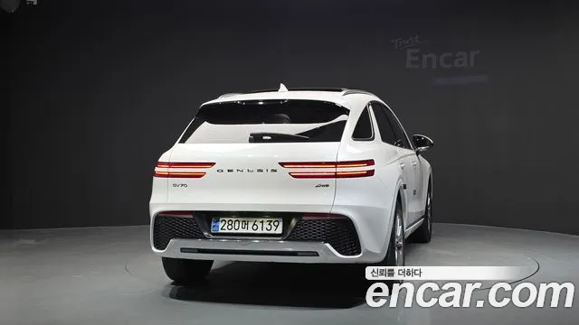Genesis GV70 — Фото автомобиля 4