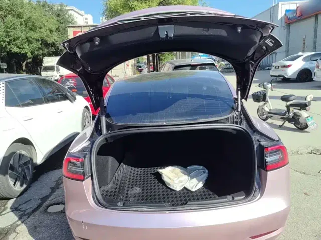 Tesla Model 3 — Фото автомобиля 18