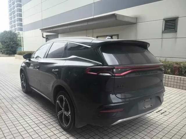 BYD Tang — Фото автомобиля 4