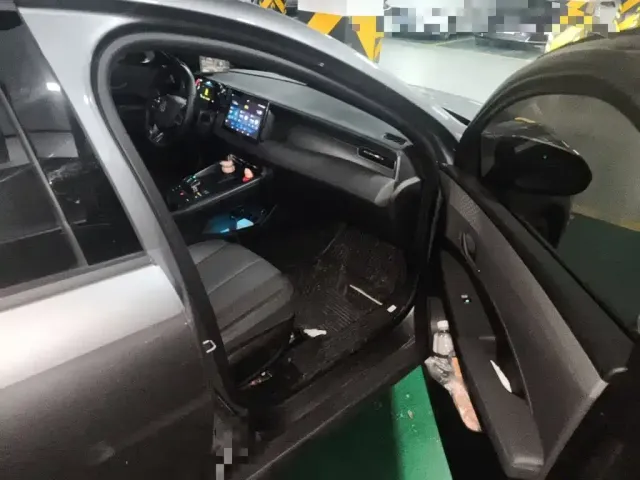 BYD Qin PLUS 2025 DM-i Smart Drive 55KM Leader — Фото автомобиля 17