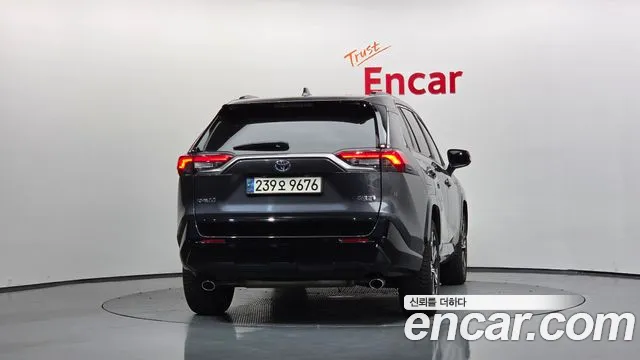 Toyota RAV4 — Фото автомобиля 4