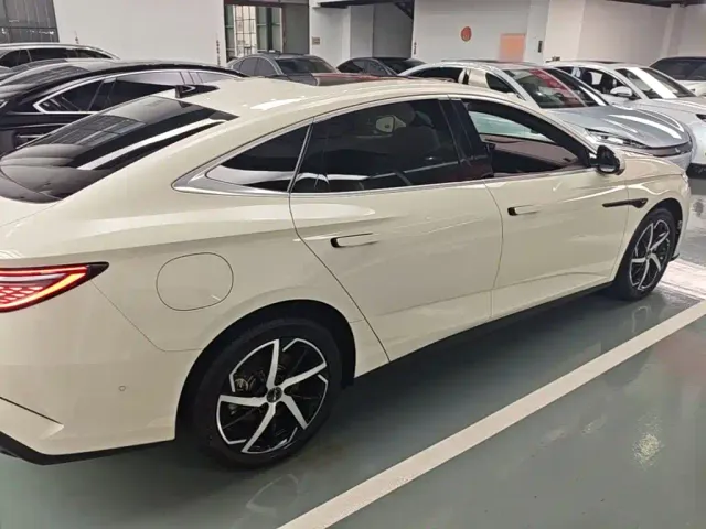 BYD Seal 07 DM-i — Фото автомобиля 6