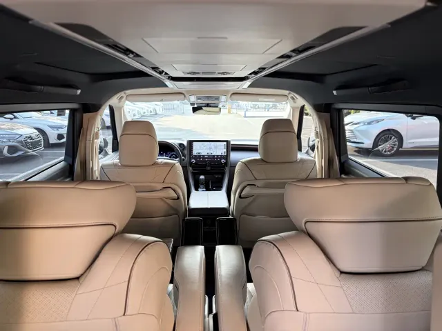 Toyota Alphard — Фото автомобиля 22