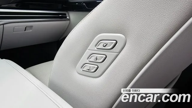 Hyundai Grandeur Grandeur (GN7) 2.5 Бензин 2WD — Фото автомобиля 25