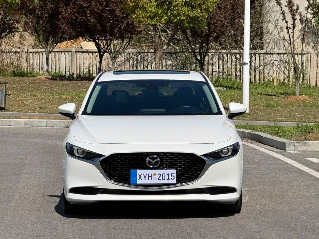 Mazda Axela — Фото автомобиля 2