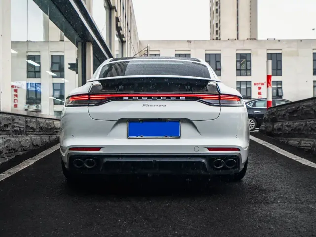 Porsche Panamera — Фото автомобиля 10