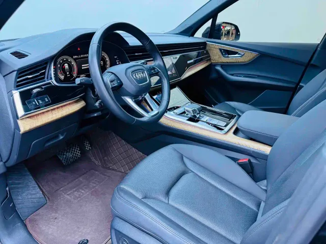 Audi Q7 — Фото автомобиля 7