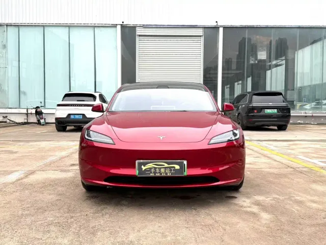 Tesla Model 3 — Фото автомобиля 2