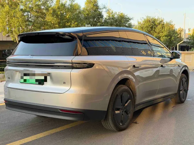 Li Auto Li i8 2025 Standard Edition — Фото автомобиля 4