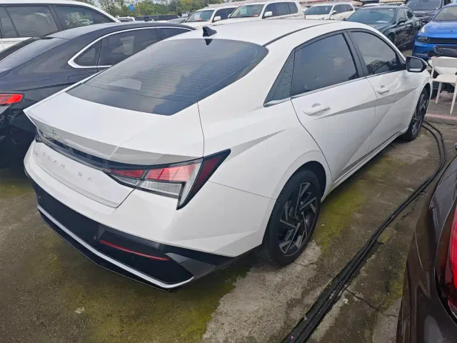 Hyundai Elantra 2023 1.5L CVT GLX Elite Edition — Фото автомобиля 15