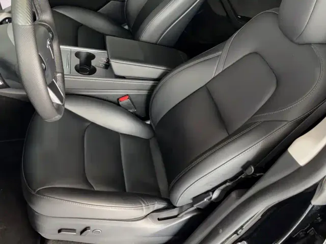Tesla Model Y — Фото автомобиля 10