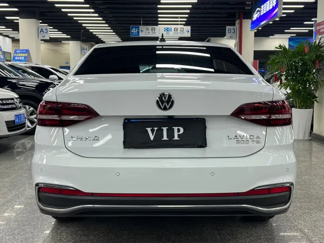 Volkswagen Lavida — Фото автомобиля 10