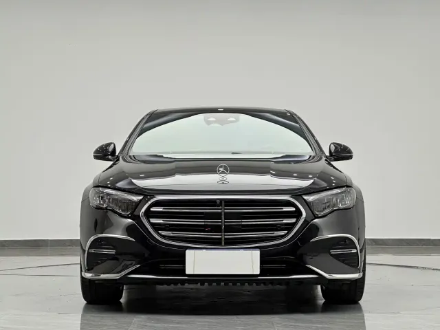Mercedes-Benz E-Class — Фото автомобиля 2