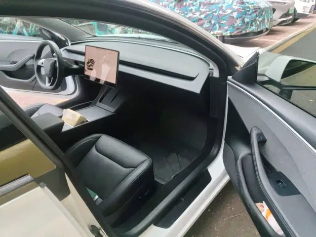 Tesla Model 3 — Фото автомобиля 19
