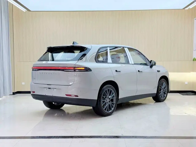 Leapmotor C10 — Фото автомобиля 24