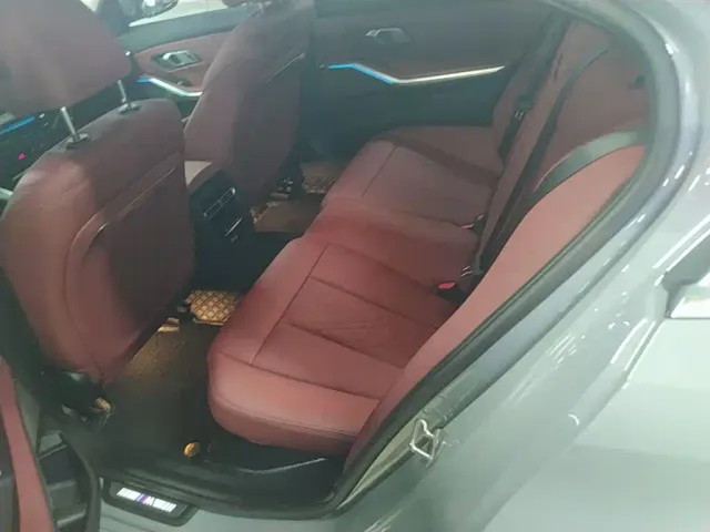 BMW 3 Series — Фото автомобиля 16