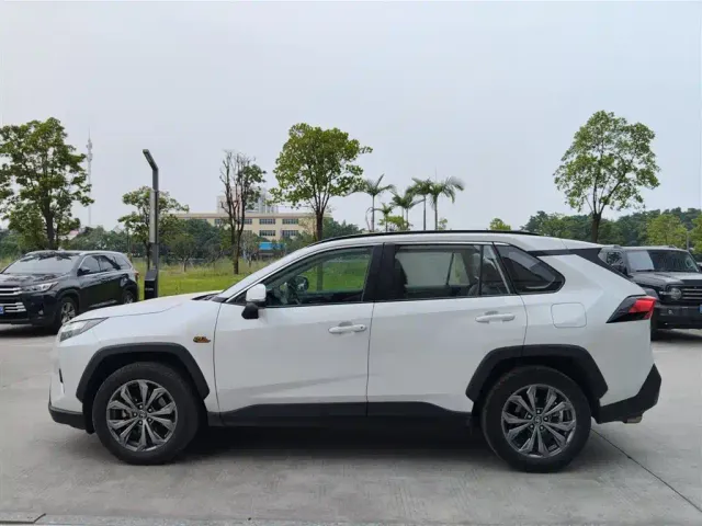 Toyota RAV4 — Фото автомобиля 2