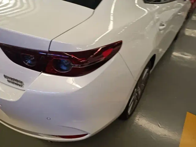Mazda Axela — Фото автомобиля 7