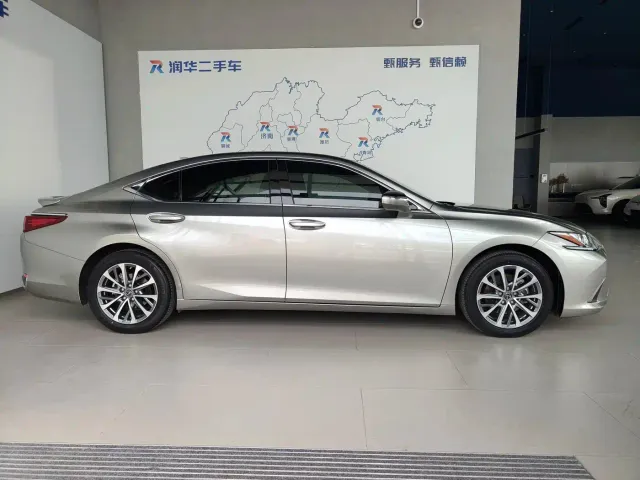 Lexus ES — Фото автомобиля 3