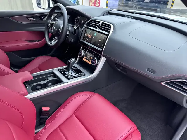 Jaguar XEL — Фото автомобиля 10