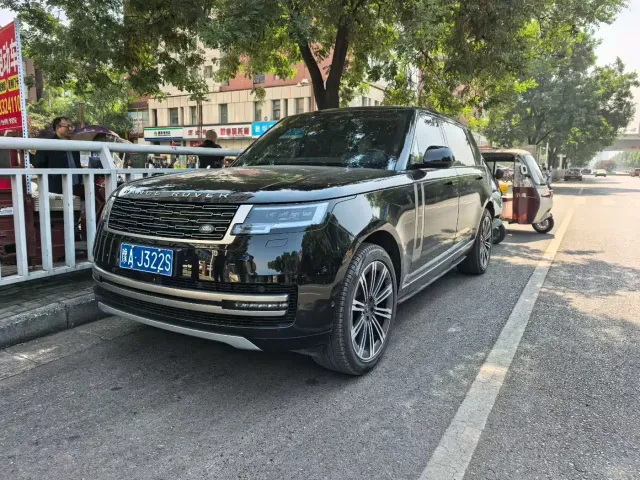 Фотография автомобиля — Land Rover Range Rover