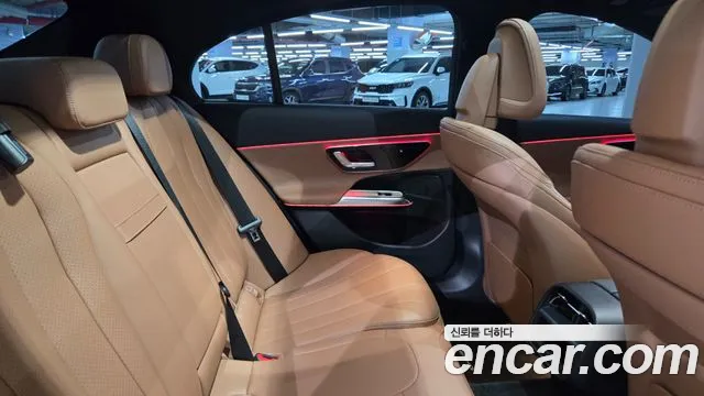 Mercedes-Benz E-Class — Фото автомобиля 20