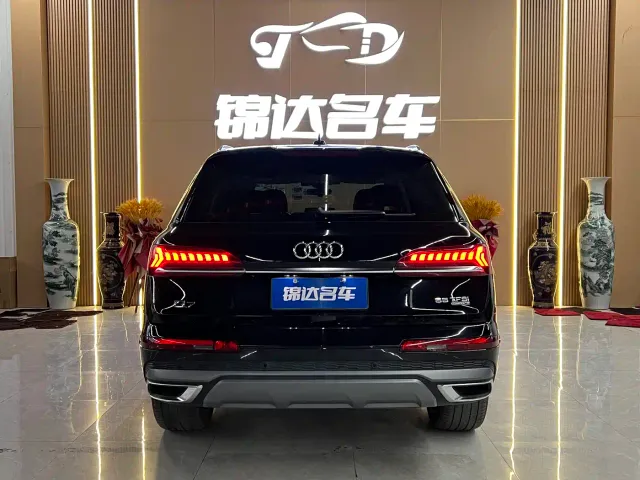 Audi Q7 — Фото автомобиля 14