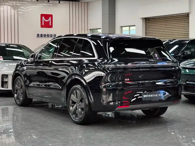 Li Auto L6 — Фото автомобиля 14