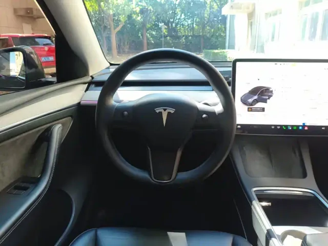 Tesla Model Y — Фото автомобиля 10