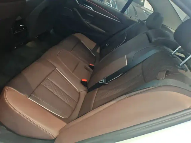 BMW 5 Series — Фото автомобиля 16