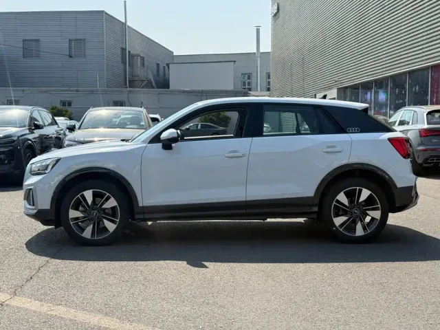 Audi Q2L — Фото автомобиля 2